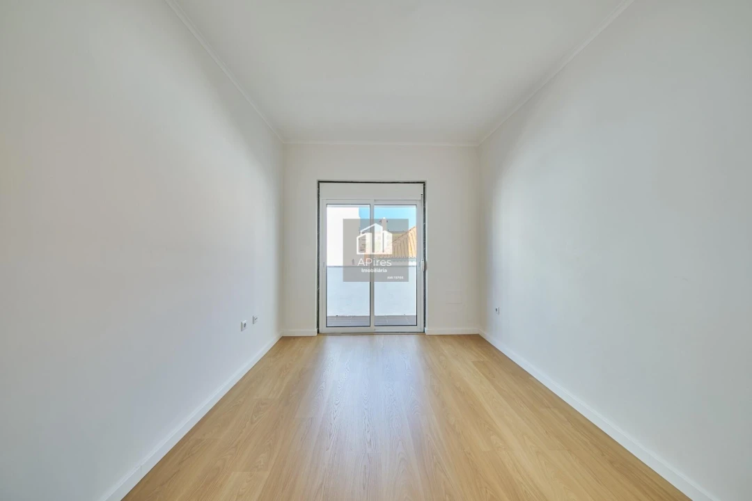 Apartamento T2 para Venda em Costa da Caparica Foto 17