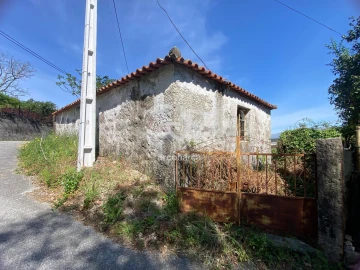 Moradia T1 para Venda em Guilhadeses e Santar