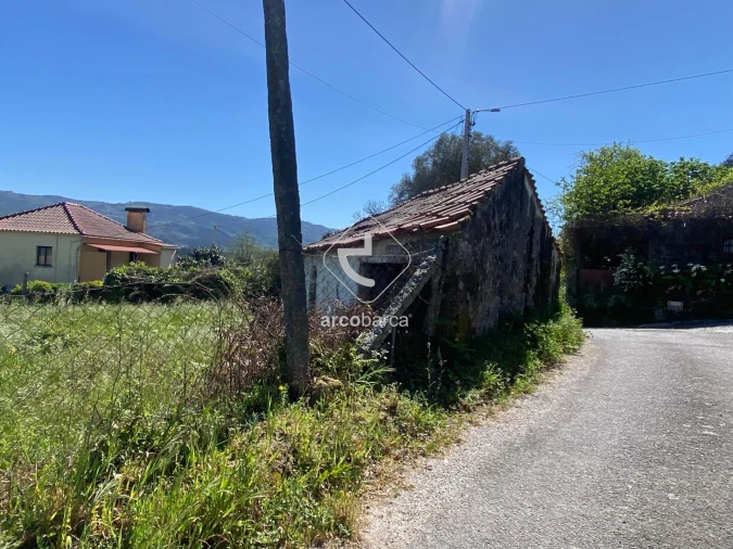 Moradia T1 para Venda em Guilhadeses e Santar Foto 3
