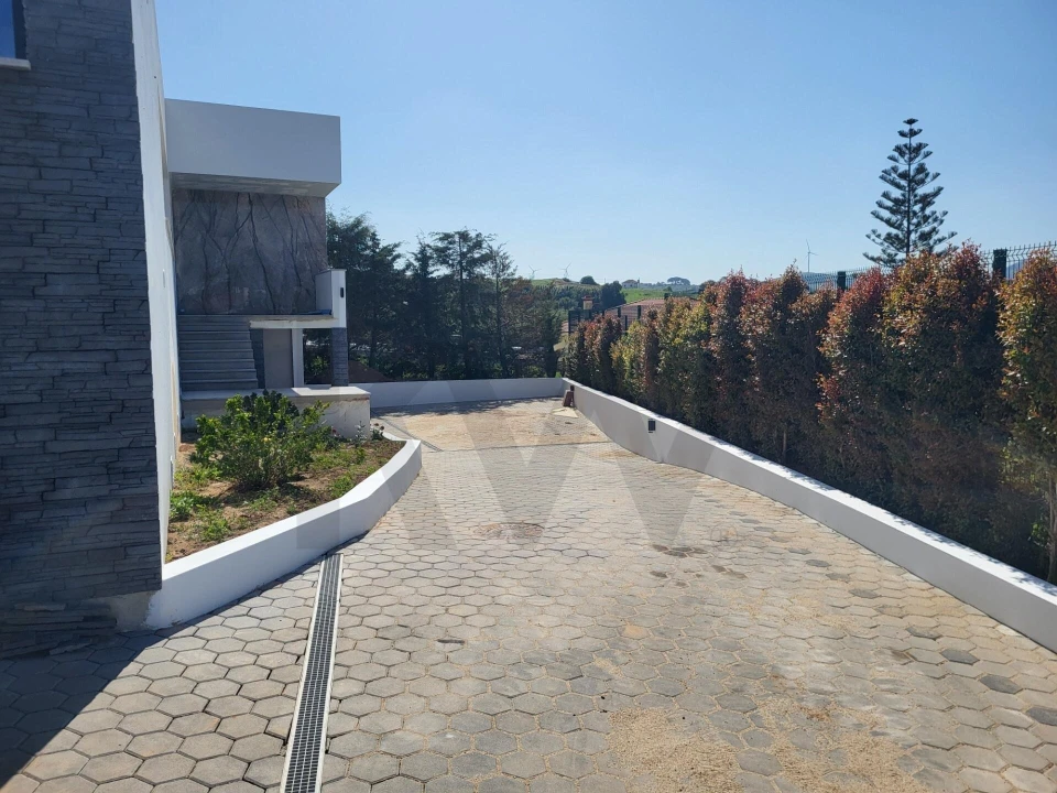 Moradia T3 para Venda em Azueira e Sobral da Abelheira Foto 16