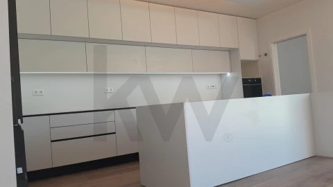 Moradia T4 para Venda em Azueira e Sobral da Abelheira