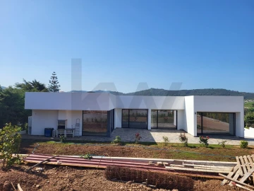 Moradia T3 para Venda em Azueira e Sobral da Abelheira