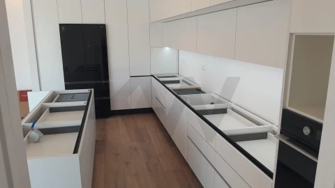 Moradia T4 para Venda em Azueira e Sobral da Abelheira