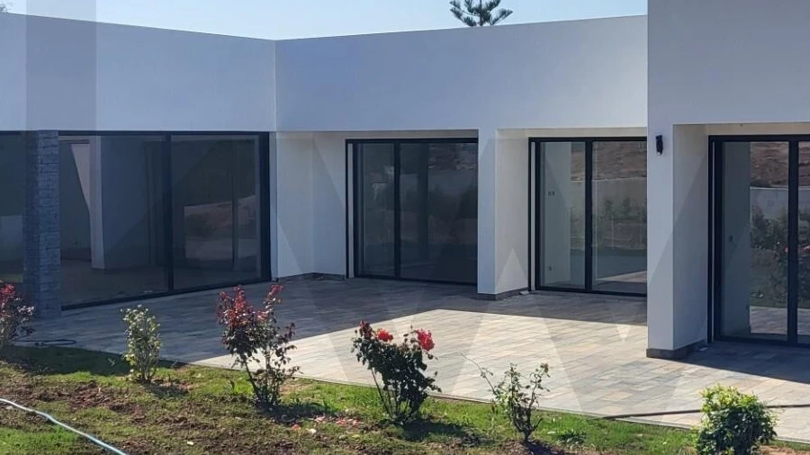 Moradia T4 para Venda em Azueira e Sobral da Abelheira