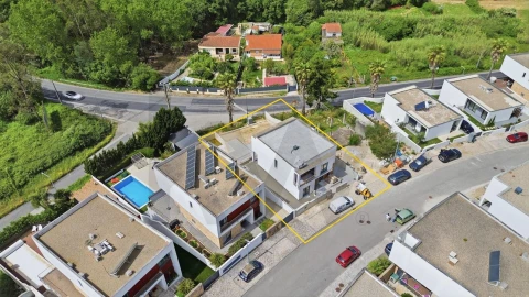 Moradia T4 para Venda em Malveira e São Miguel de Alcainça
