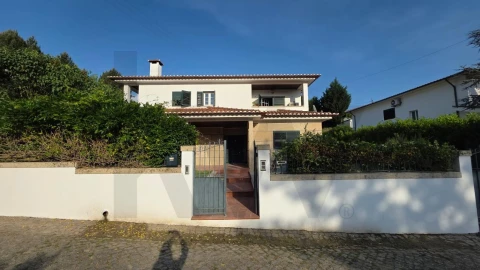 Apartamento T3 para Arrendamento em Amarante (São Gonçalo), Madalena, Cepelos e Gatão