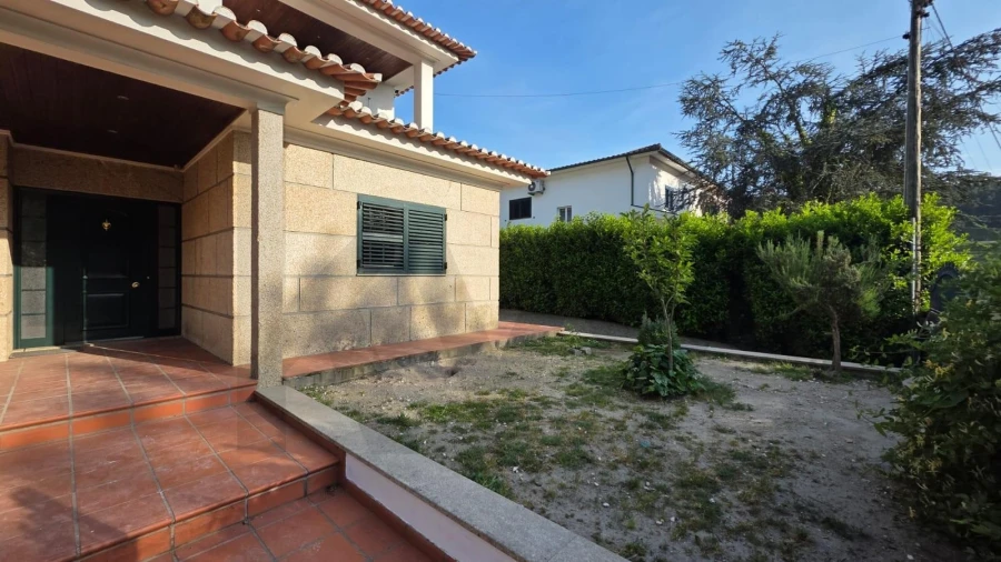 Apartamento T3 para Arrendamento em Amarante (São Gonçalo), Madalena, Cepelos e Gatão Foto 14