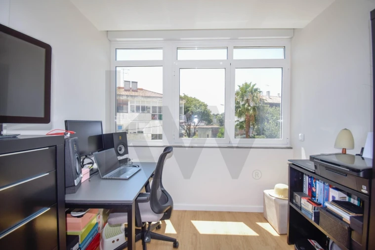 Apartamento T2 para Venda em São Domingos de Rana Foto 4