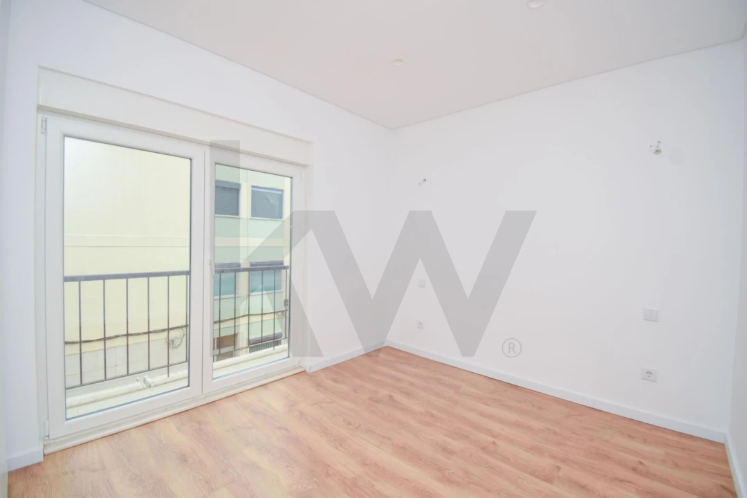 Apartamento T2 para Venda em Queluz e Belas Foto 11