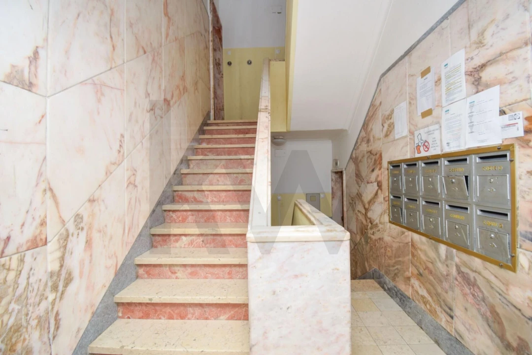 Apartamento T2 para Venda em Queluz e Belas Foto 15