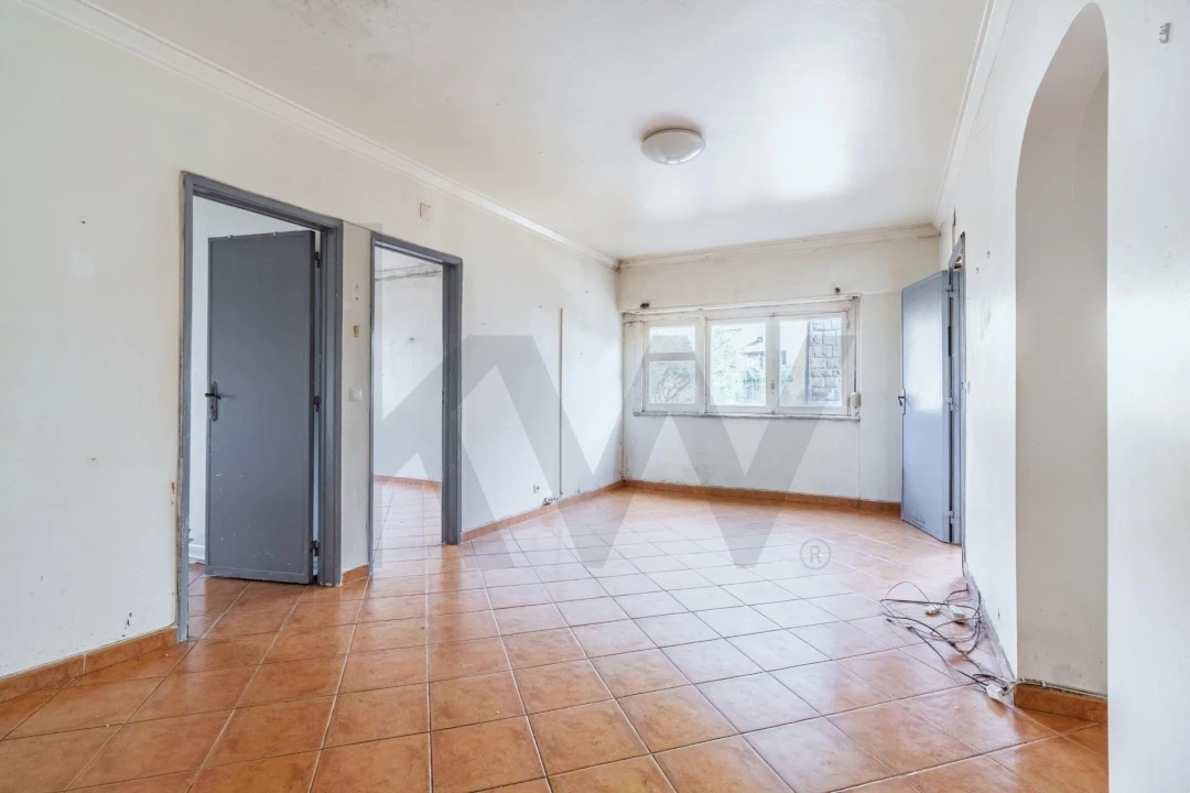 Moradia T6 para Venda em Porto Salvo Foto 1