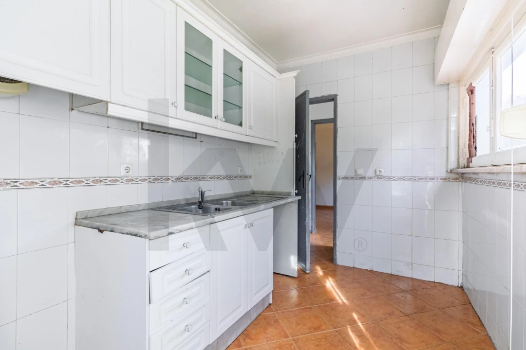 Moradia T6 para Venda em Porto Salvo Foto 8