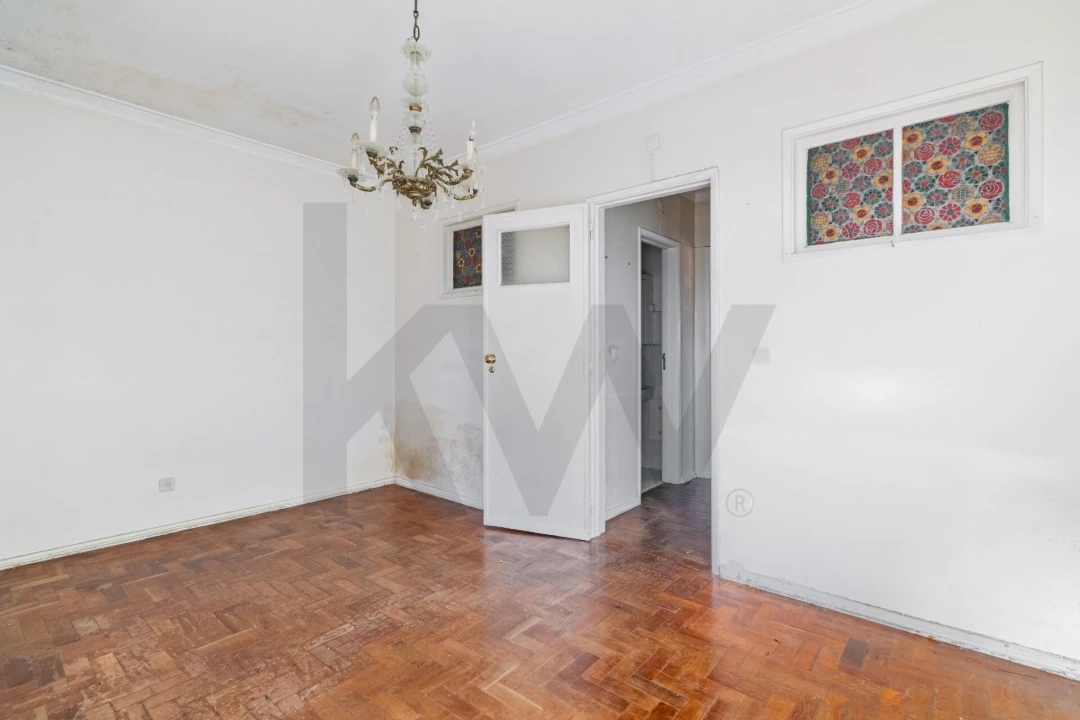 Moradia T6 para Venda em Porto Salvo Foto 16