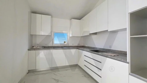 Moradia T3 para Arrendamento em Telões