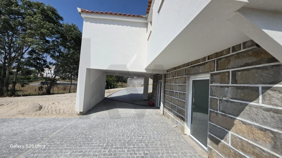 Moradia T3 para Arrendamento em Telões Foto 6