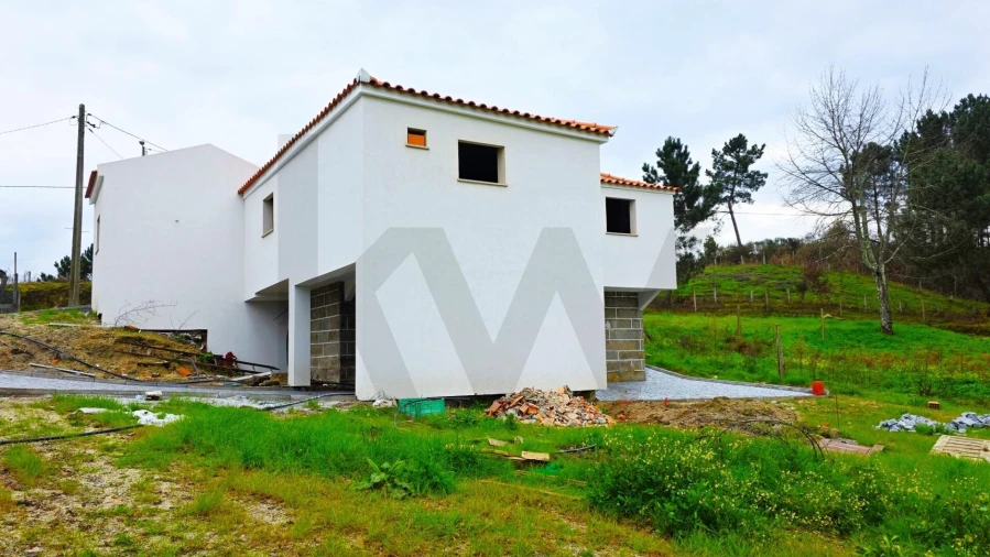 Moradia T3 para Arrendamento em Telões Foto 8