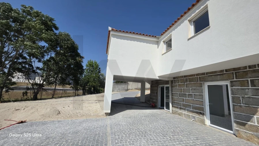 Moradia T3 para Arrendamento em Telões Foto 11