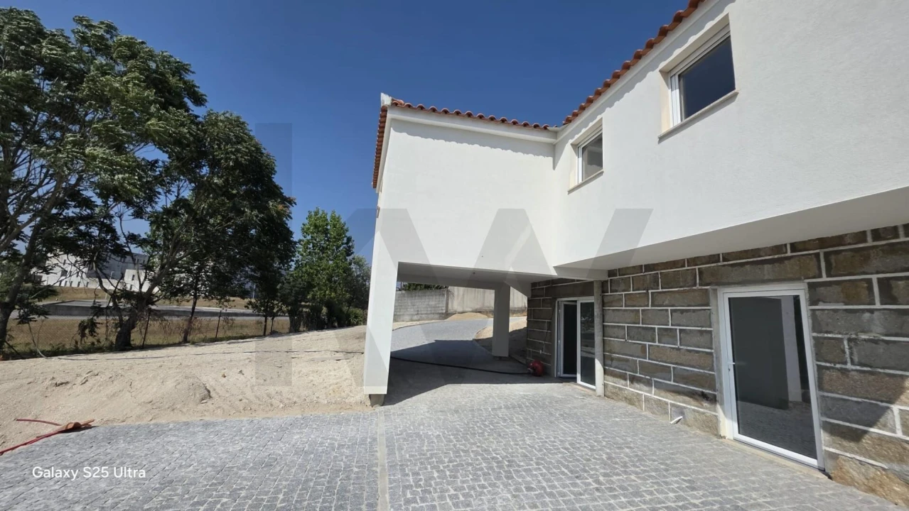 Moradia T3 para Arrendamento em Telões Foto 11