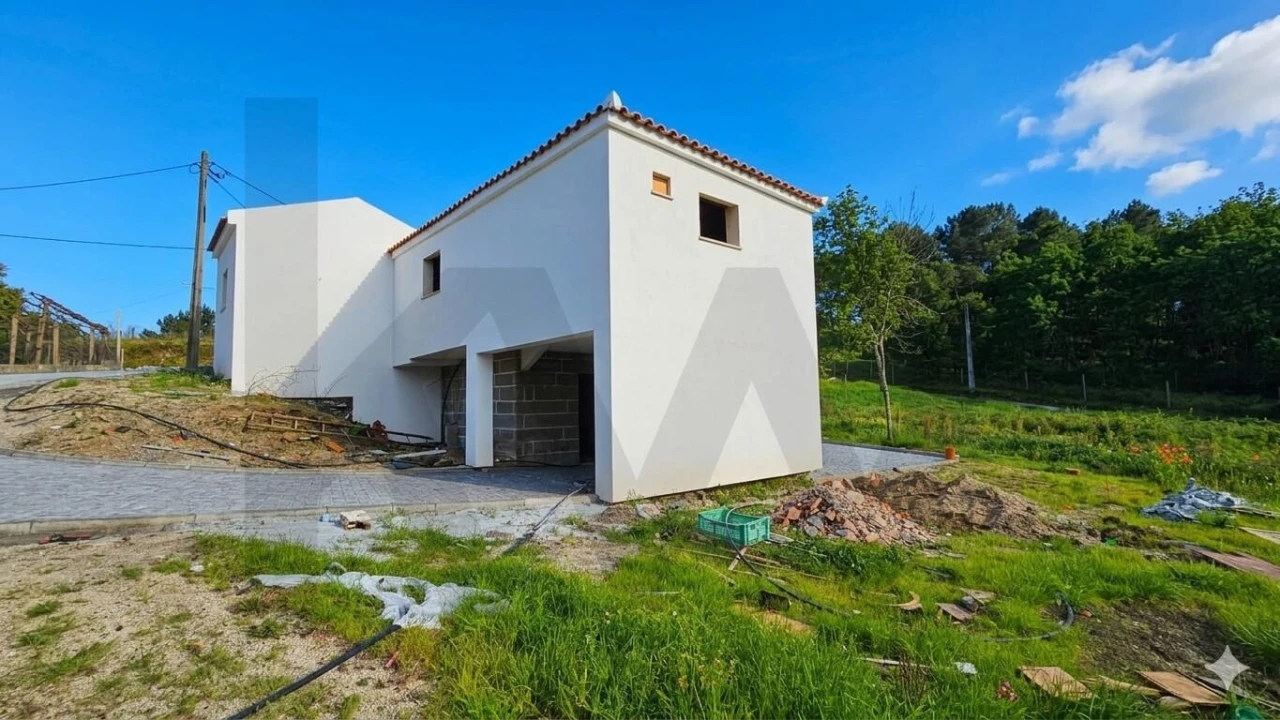 Moradia T3 para Arrendamento em Telões Foto 4