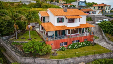 Moradia T3 para Venda em São Gonçalo
