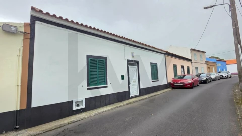 Moradia T2 para Venda em Pico da Pedra