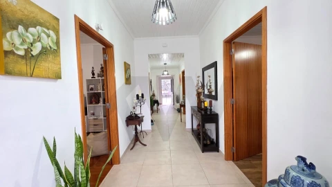 Moradia T2 para Venda em Pico da Pedra