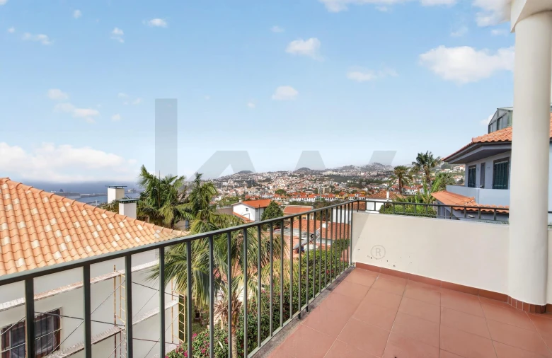 Moradia T4 para Venda em Funchal (Santa Maria Maior)
