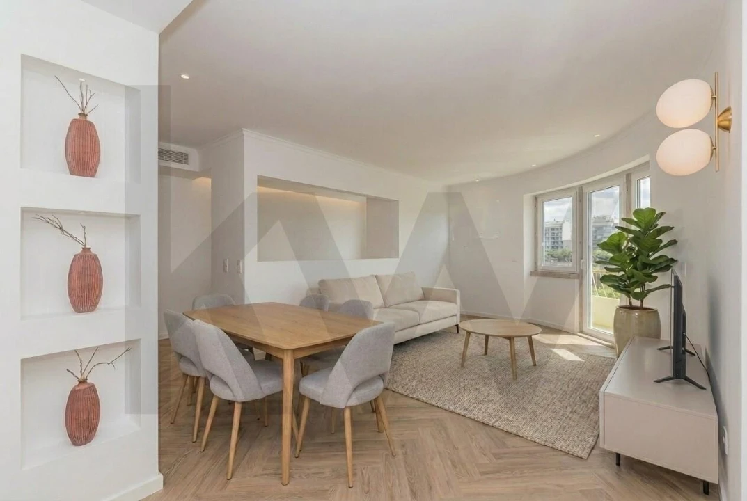 Apartamento T2 para Venda em Campolide Foto 2