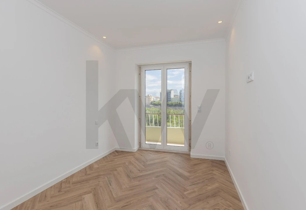 Apartamento T2 para Venda em Campolide Foto 16