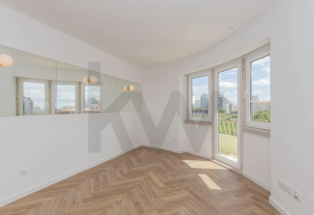 Apartamento T2 para Venda em Campolide Foto 11