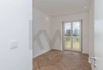 Apartamento T2 para Venda em Campolide