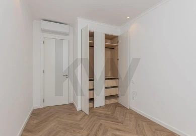 Apartamento T2 para Venda em Campolide