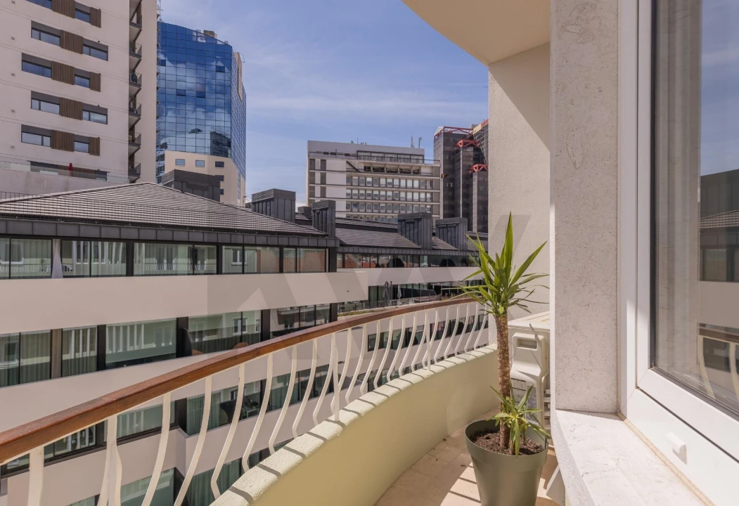 Apartamento T2 para Venda em Campolide Foto 12