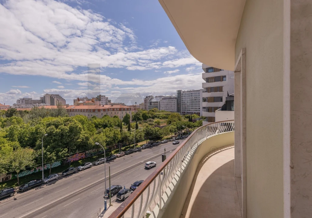 Apartamento T2 para Venda em Campolide Foto 1