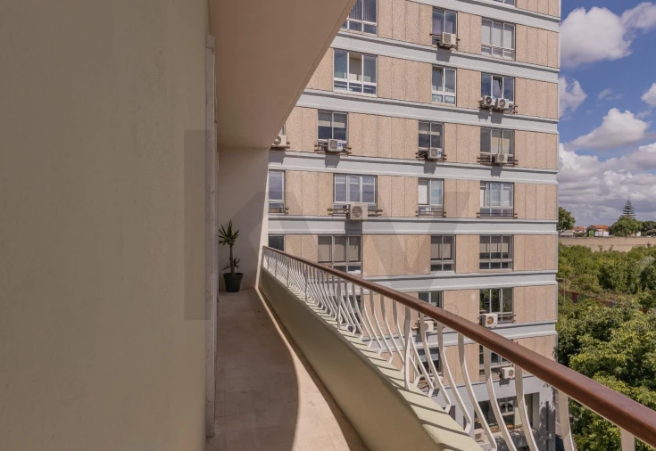 Apartamento T2 para Venda em Campolide Foto 32