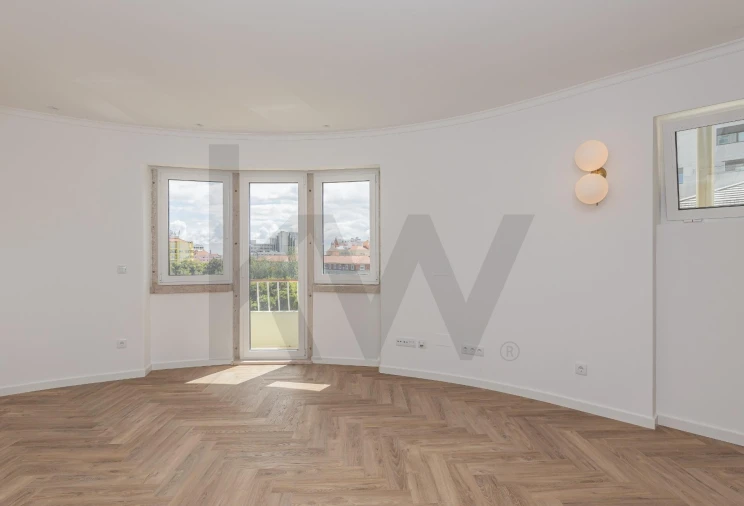 Apartamento T2 para Venda em Campolide Foto 10