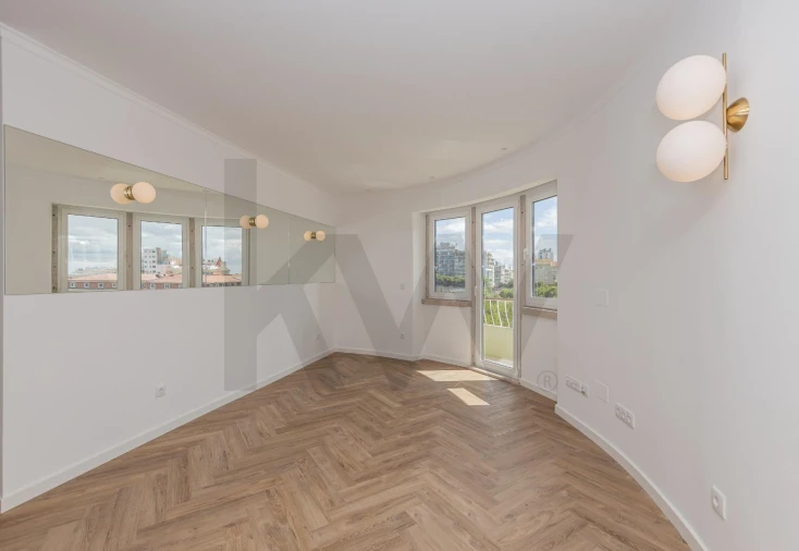 Apartamento T2 para Venda em Campolide Foto 3