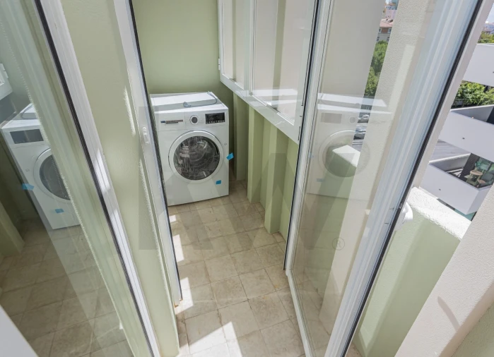 Apartamento T2 para Venda em Campolide Foto 8