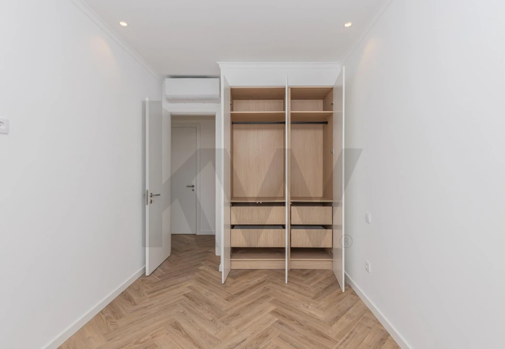 Apartamento T2 para Venda em Campolide Foto 22