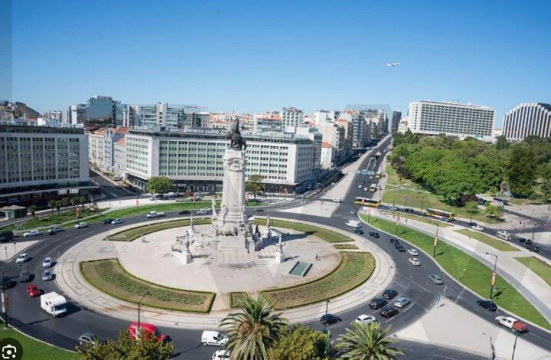 Apartamento T2 para Venda em Campolide Foto 37