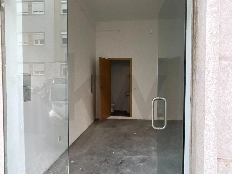 Loja para Arrendamento em Campo de Ourique Foto 2