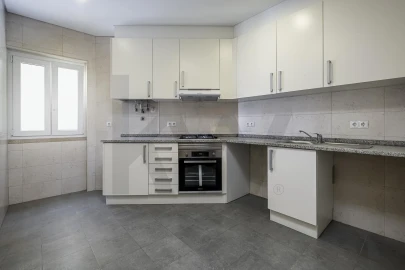 Apartamento T2 para Arrendamento em Campo de Ourique