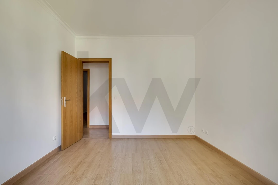 Apartamento T2 para Arrendamento em Campo de Ourique Foto 6