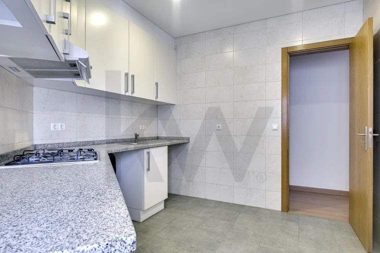 Apartamento T2 para Arrendamento em Campo de Ourique Foto 3
