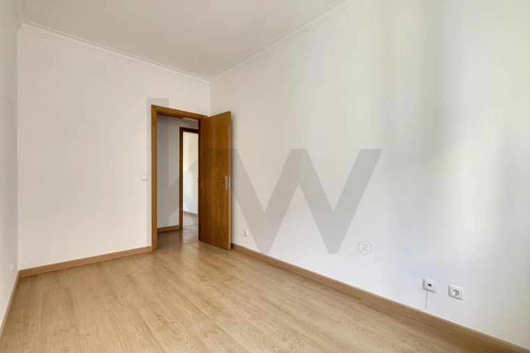 Apartamento T2 para Arrendamento em Campo de Ourique Foto 8