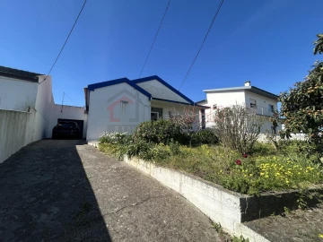 Moradia T3 para Venda em Atouguia da Baleia