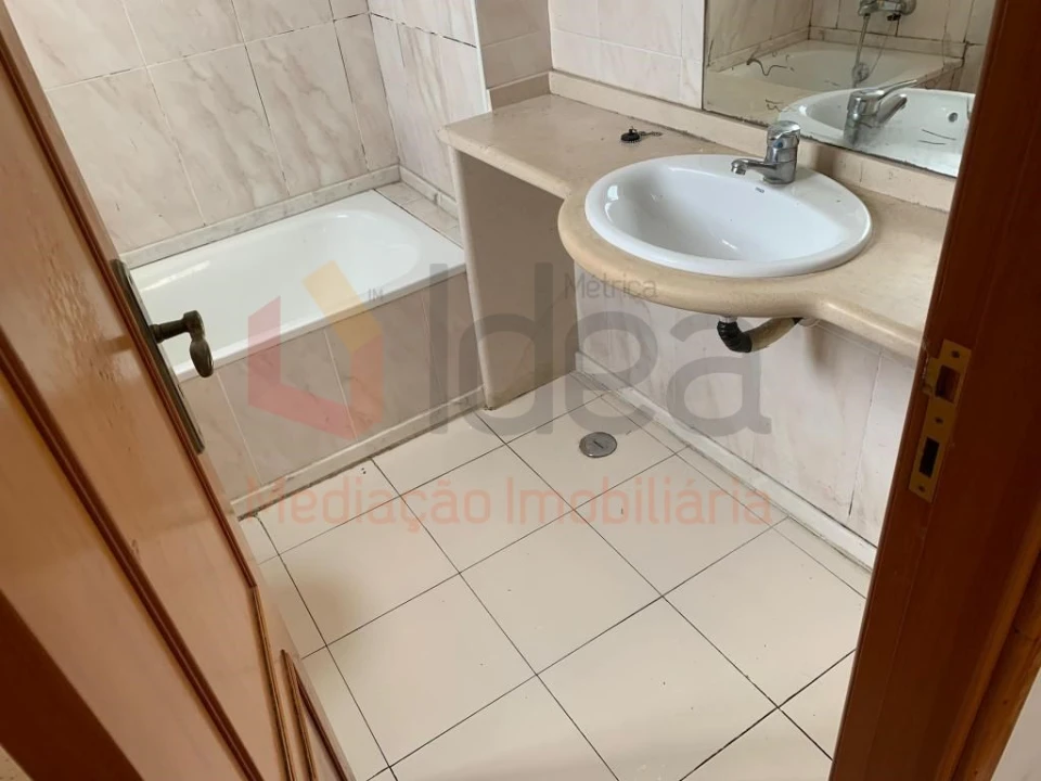 Apartamento T3 para Venda em Santa Maria do Castelo e Santiago e Santa Susana Foto 16
