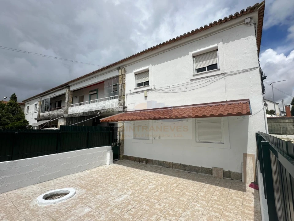 Apartamento T2 para Venda em Pontinha e Famões Foto 1