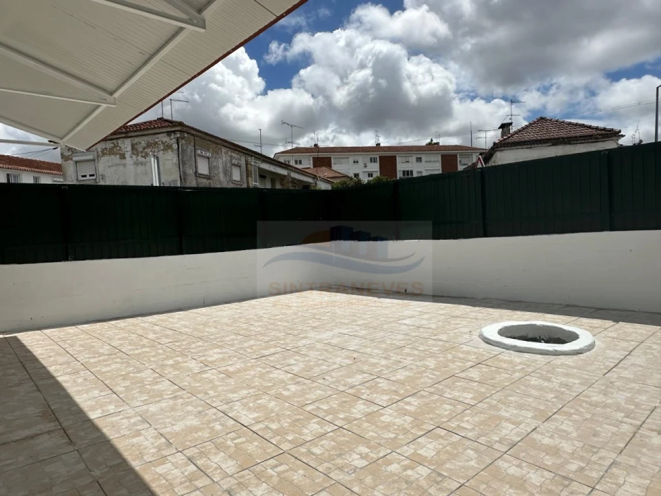 Apartamento T2 para Venda em Pontinha e Famões Foto 2