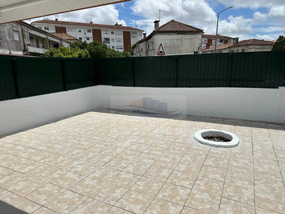 Apartamento T2 para Venda em Pontinha e Famões Foto 3